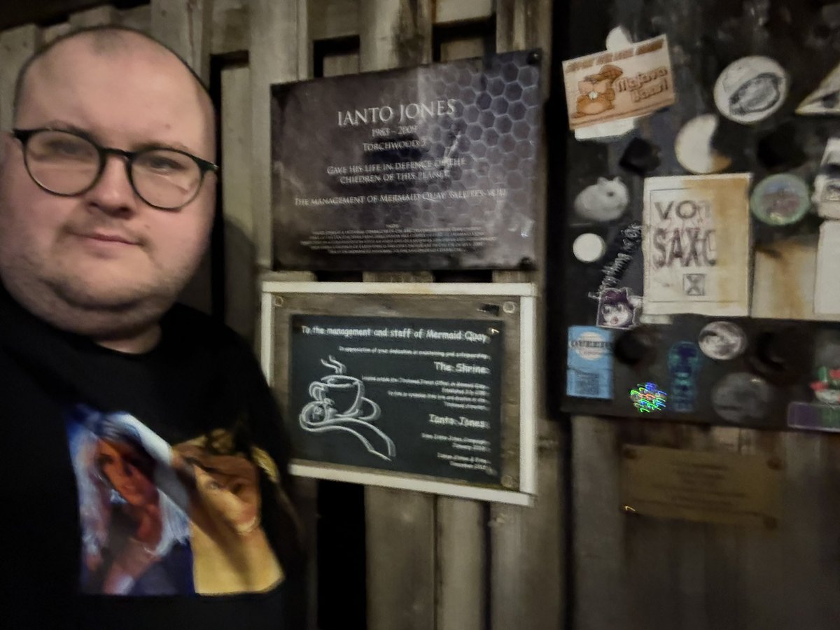 Doctor Who Positivity (Tom #IStandWithDavidTennant tweet media