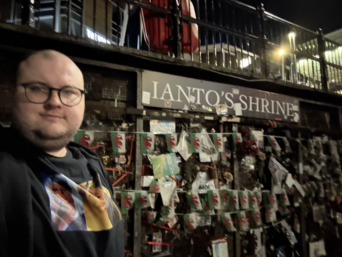 Doctor Who Positivity (Tom #IStandWithDavidTennant tweet media