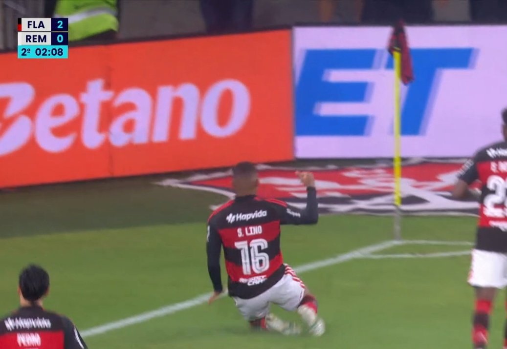 Samuelfanatico2's tweet photo. Gol do flamengo, Samuel Lino. https://t.co/IadpTlVAxJ