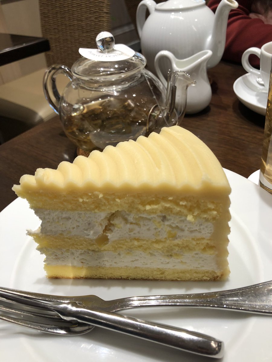 miele218's tweet photo. 同僚とベトナム料理🇻🇳
いつ行っても美味しくてボリュームたっぷりなんだけど食べれちゃう😋
そして胸焼けしません。
からのケーキ🍰😆 https://t.co/2phJergFad