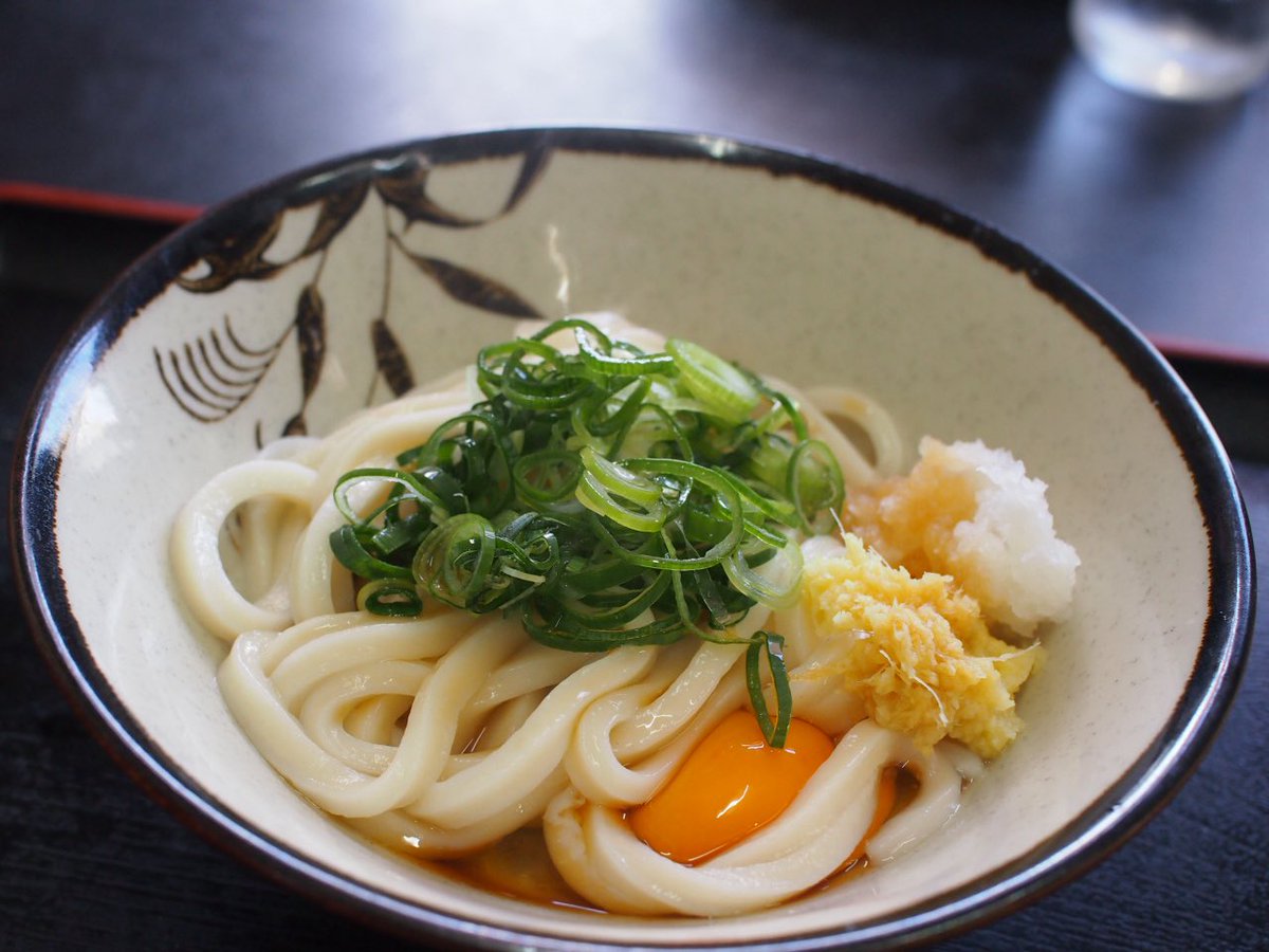 平日の拘束感が増えると、ふとした休みに旅情が沸く。とにかく脳が195号線をズドーンと西に走りたがっているのだ。たむらで朝うどんをキメて、いざ高知へ向かうぜよ。別にカツオが食いたいわけでも桂浜で日本の夜明けを感じたいわけでもない。目的地は195号線。デカい山の中を爆走したいのだ。ズドーン