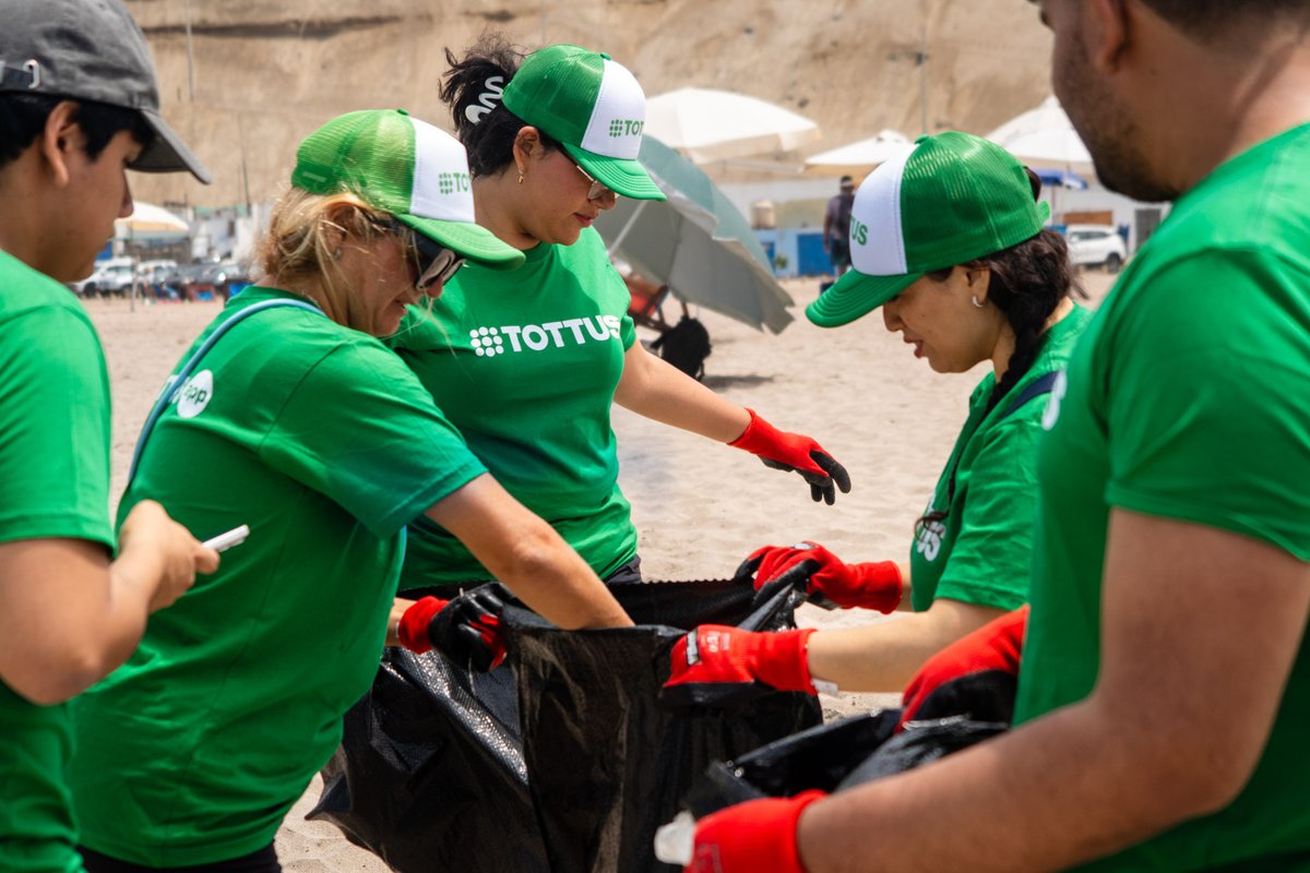 networkingperu1's tweet photo. Más de 100 voluntarios se unieron para limpiar la playa El Silencio 
https://t.co/NbVzAIpA8i https://t.co/bptQmUUvfI