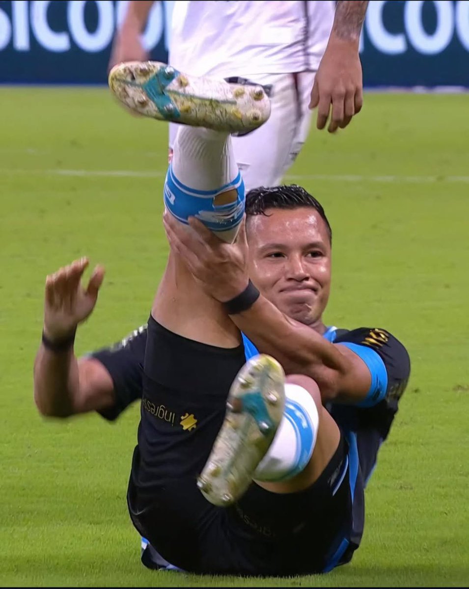 Charles, Anjo 45 tweet media