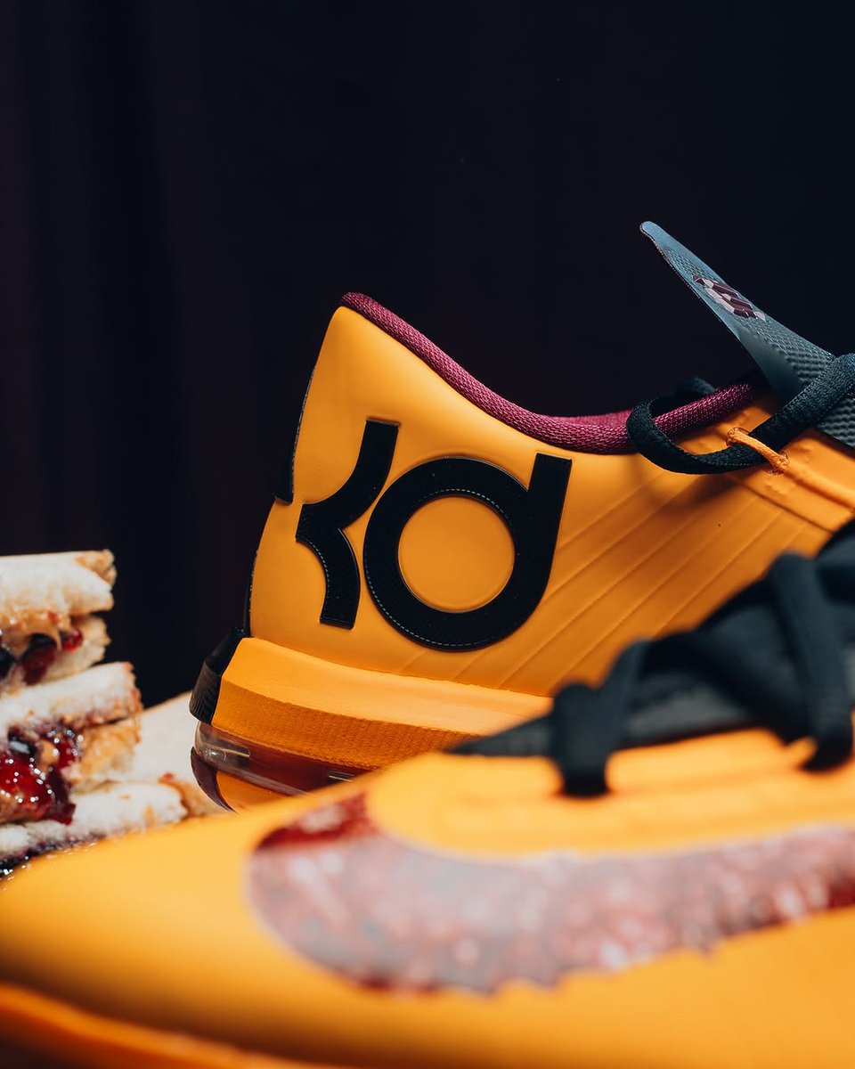 JustFreshKicks tweet media