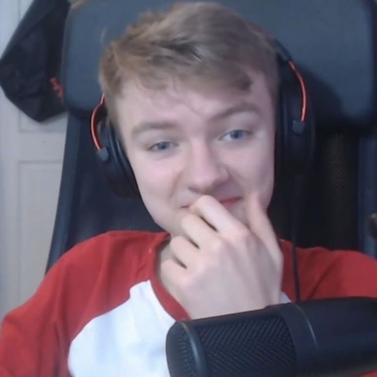 parker | carl of shedtwt… tweet media