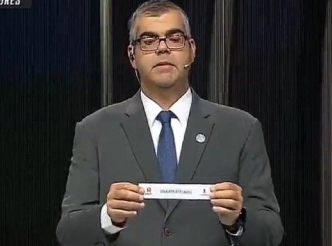 no entiendo porque ponen a brasileros a hablar.

todo sudamerica habla español.

se extraña el, JIVER PLEICHI DA ARSHENCHINA