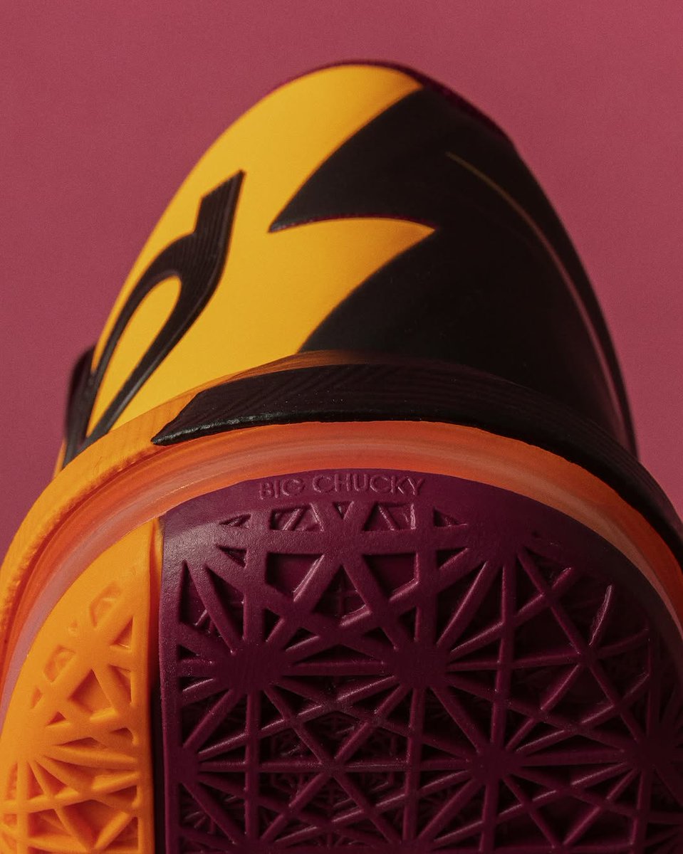 JustFreshKicks tweet media