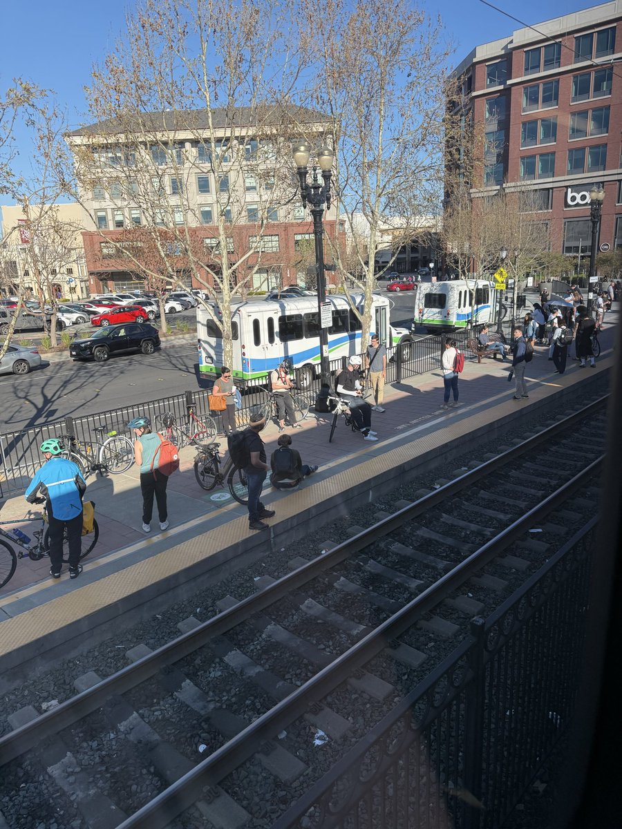 Kissa415's tweet photo. @CaltrainAlerts Any updates @Caltrain https://t.co/T2nCov7jmY