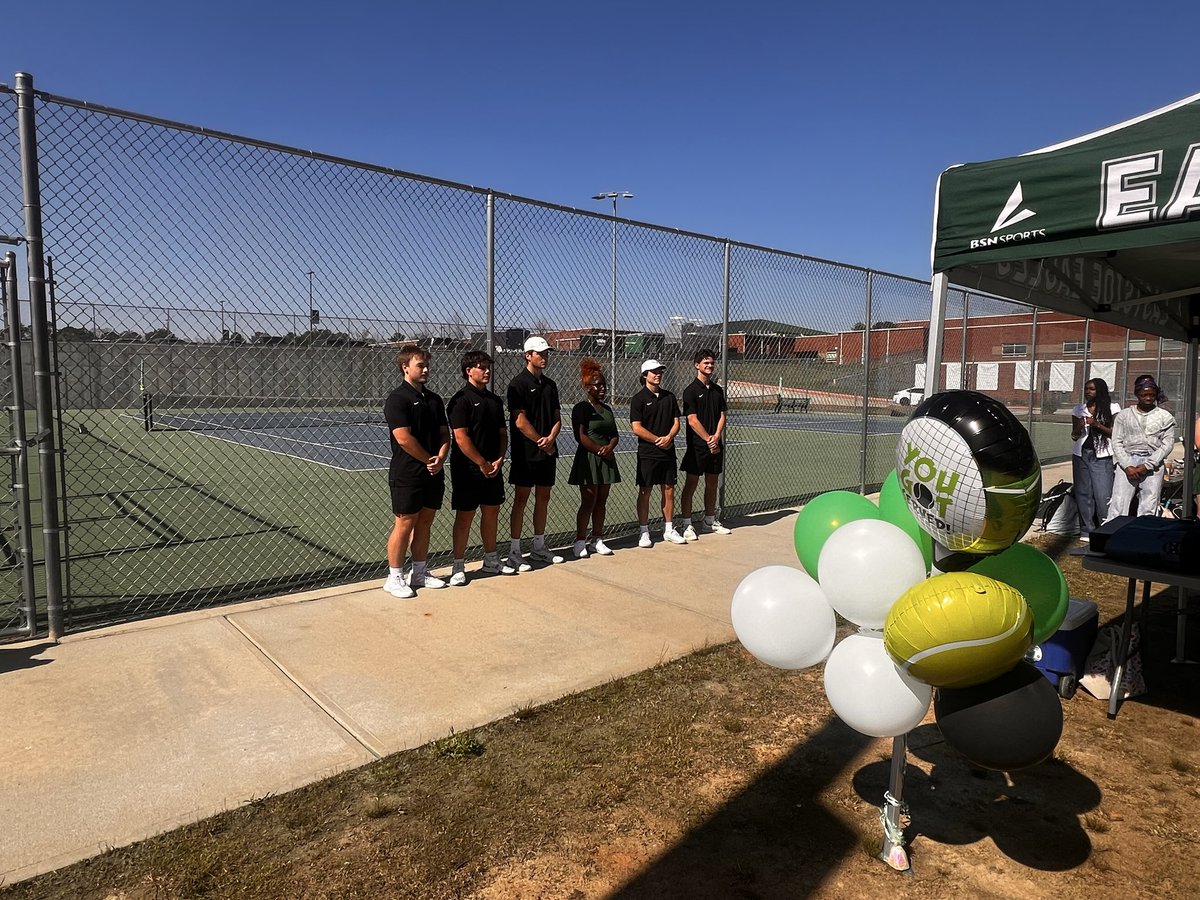 LeeShepard19's tweet photo. So proud of these Seniors! Had the best time celebrating them tonight. 
🦅🎾🦅 #WeBleedGreen
@EHS_Eagles https://t.co/aYh2tj0jYp