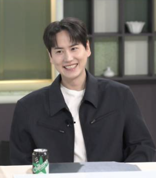 Kyu_pillow's tweet photo. Look, it's the sunshine !!! https://t.co/9oaxfqNcKN