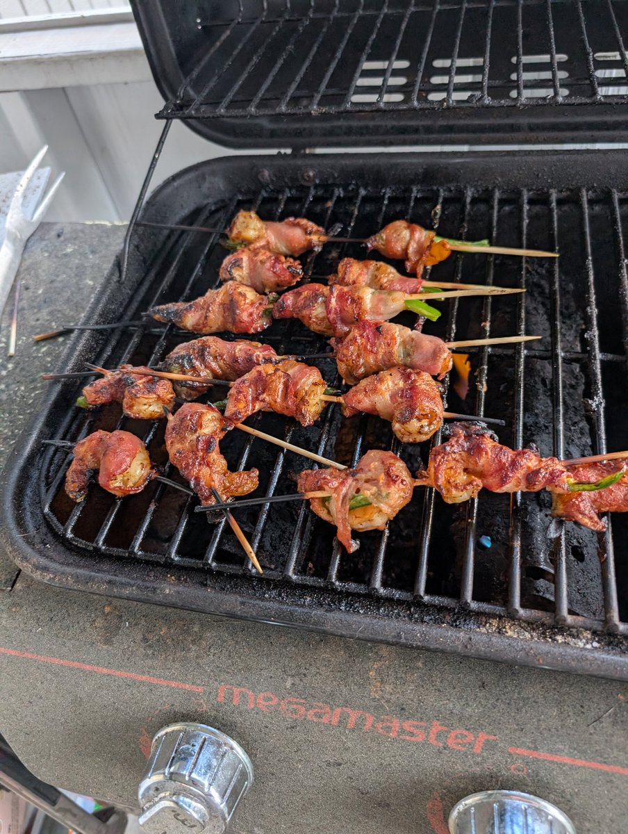 A Fat Deer tweet media