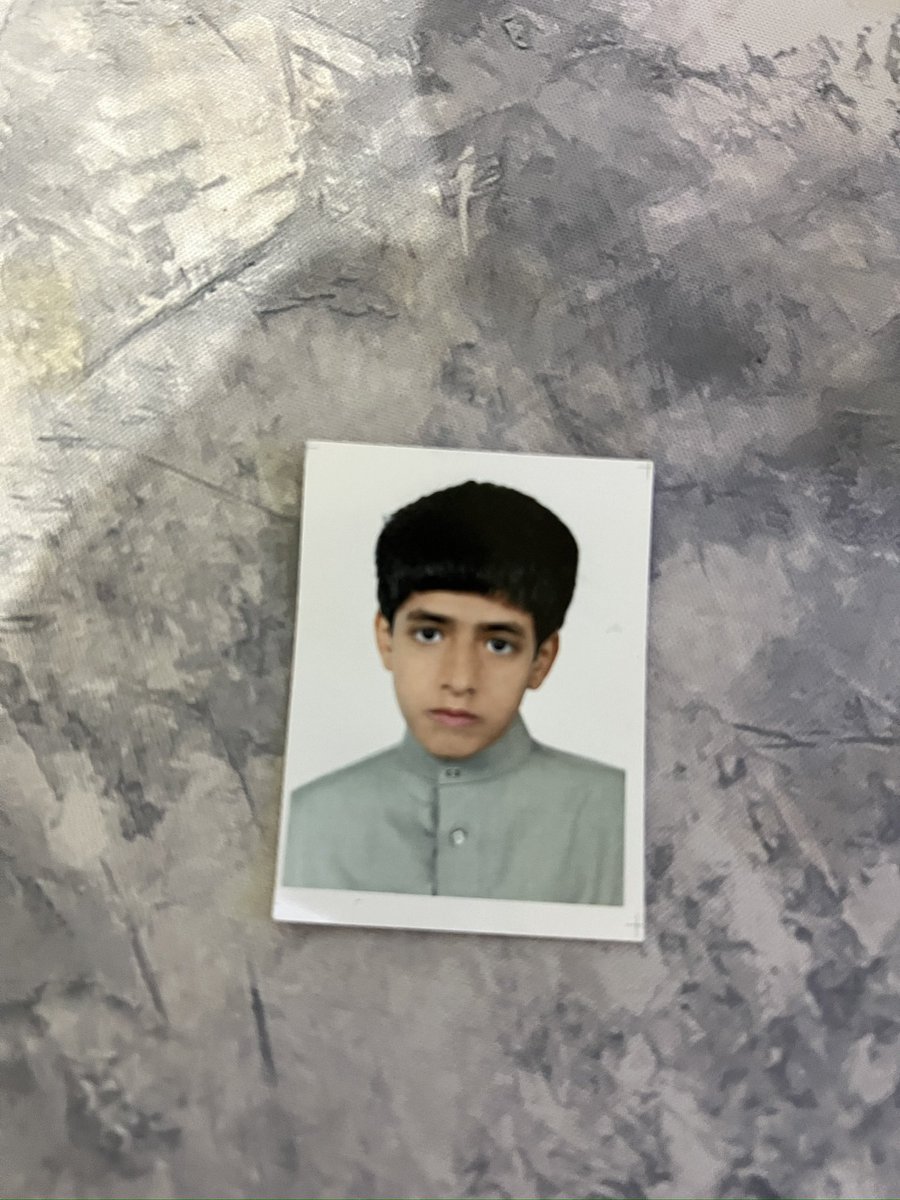 لقيت ذا الصوره وانا ارتب وطرت على بالي ذا الابيات: 

سَلامًا عَلَى طَيفِ الطُّفُولَةِ عَاطِرًا
وَمَرْحَى بِمَاضٍ بَاتَ بِالحُبِّ ذَاخِرا
هَزِيعٌ تَوَلَّى مِنْ سَنَا العُمْرِ تَارِكًا
شَبَابًا مِنَ الذِّكْرَى بَهِيًّا  مُغَامِرا
أَرِيجٌ مِنَ الأَزْهَارِ أَزْكَى نَضَارَةً