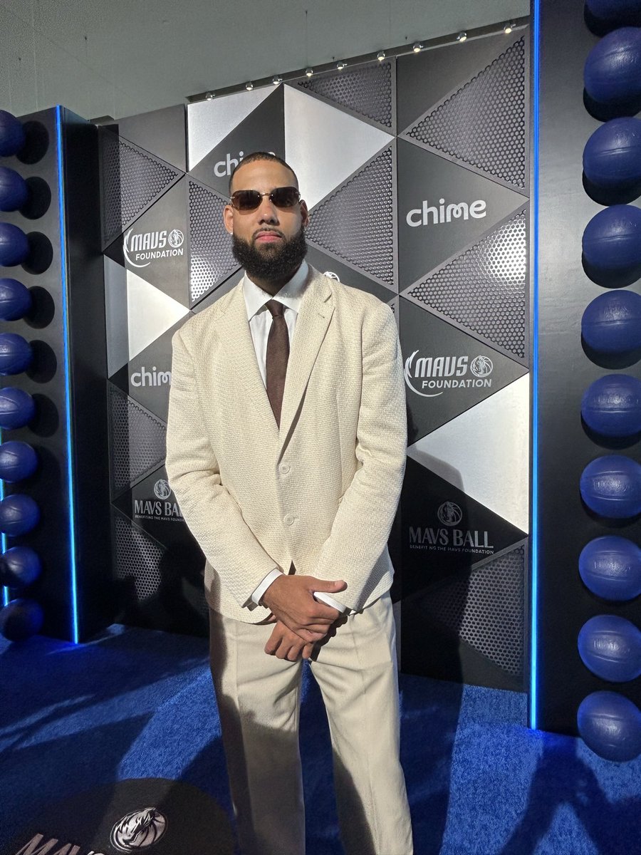 Dorothy J. Gentry tweet media