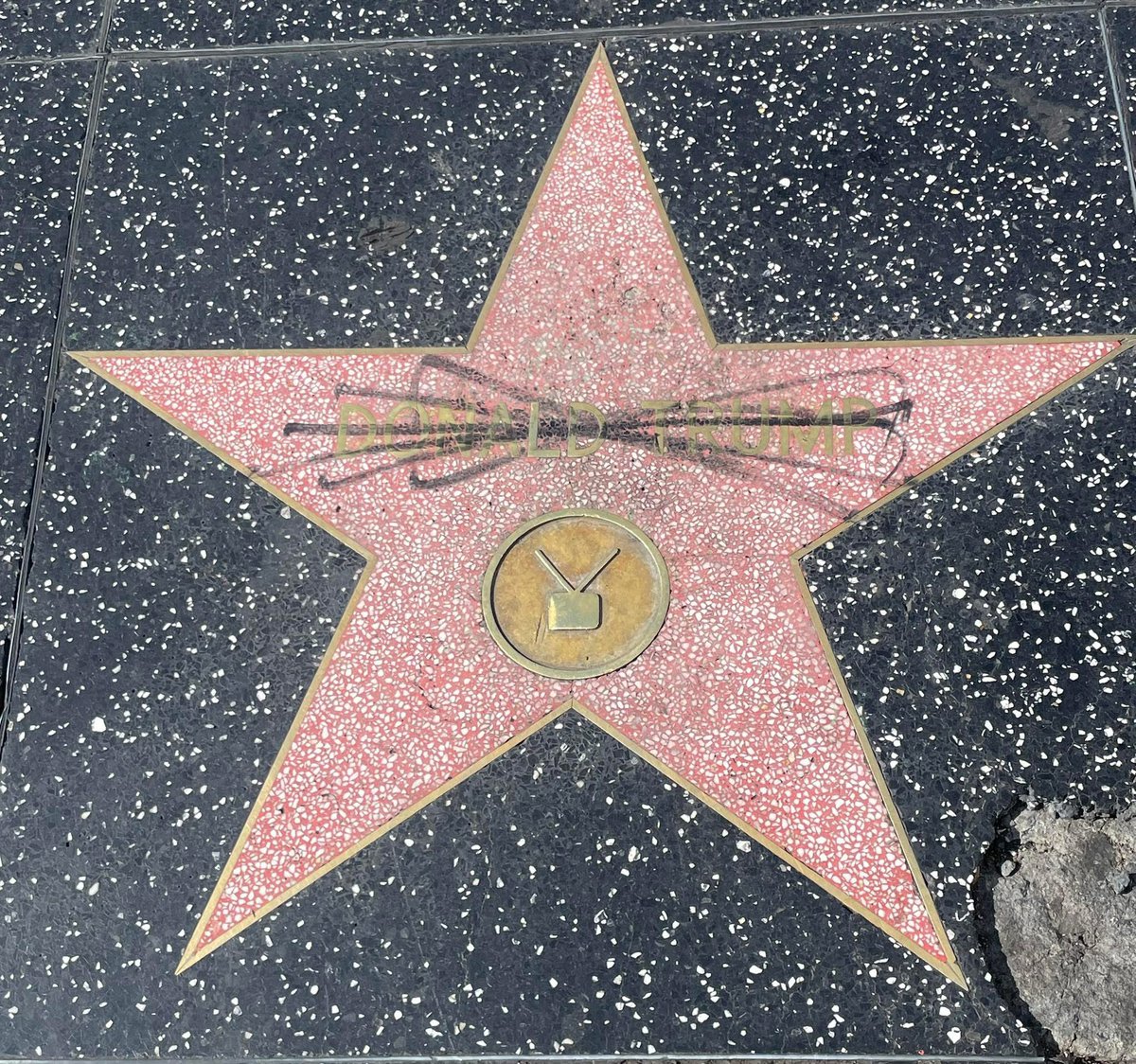 Hear in LA tweet media