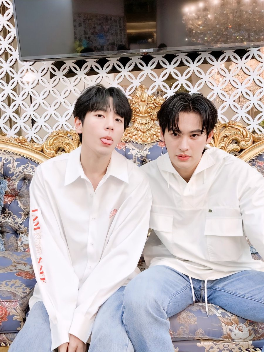 Kao Morning🖤
Mayo MorningUp🤍
KaoUp Morning🖤🤍

春分の日🌸
昨日の暖かさはどこへ…☁
眠気MAXなので、今日はボチボチ省エネモードで仕事してきます…😪

KaoUp＆KupAoのみんなにとって素敵な1日を🙏😘💕

😾Have a good day🐰

Cr.WutMovie
#number_9th #uppoompat
#เก้าอัพ #กั๊พอ้าว