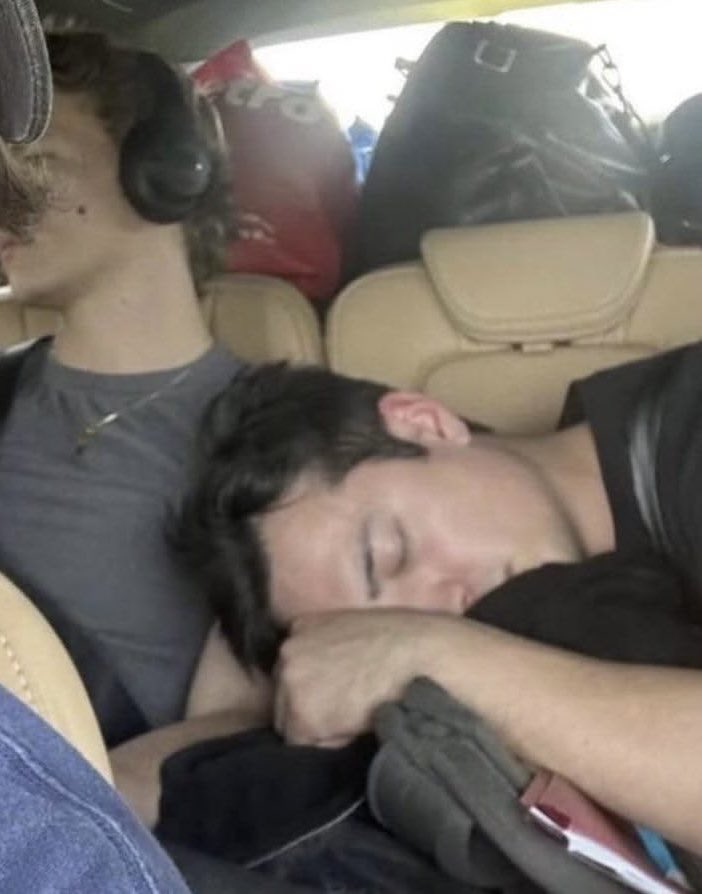 YunaHollander tweet media