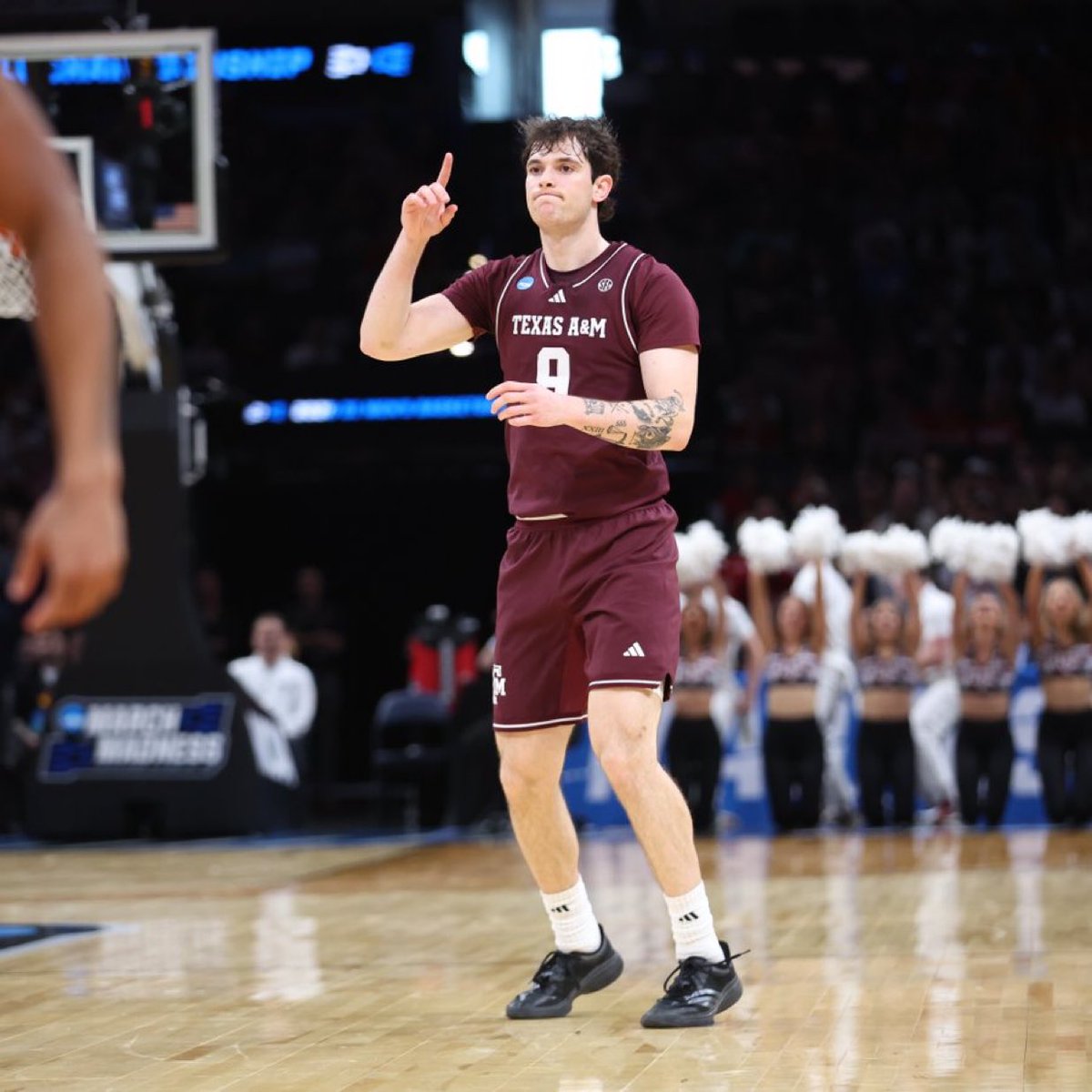 AgKnocks tweet media