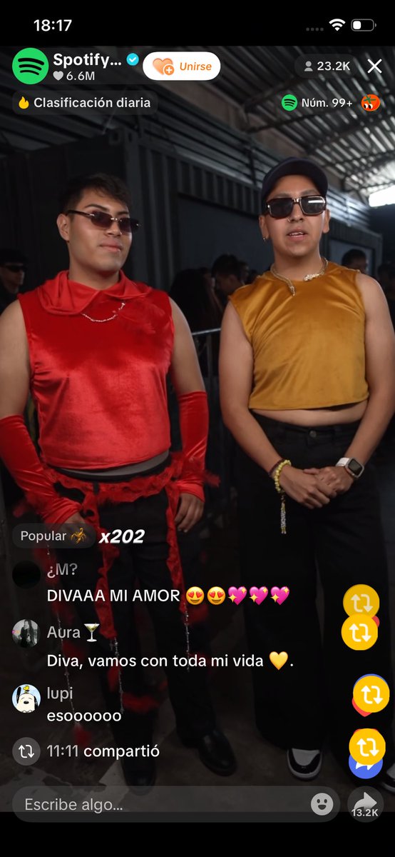 Mustard and Ketchup have arrived at the Palacio de los Deportes for the listening party of K de Karma, the new album by Kenia Os.