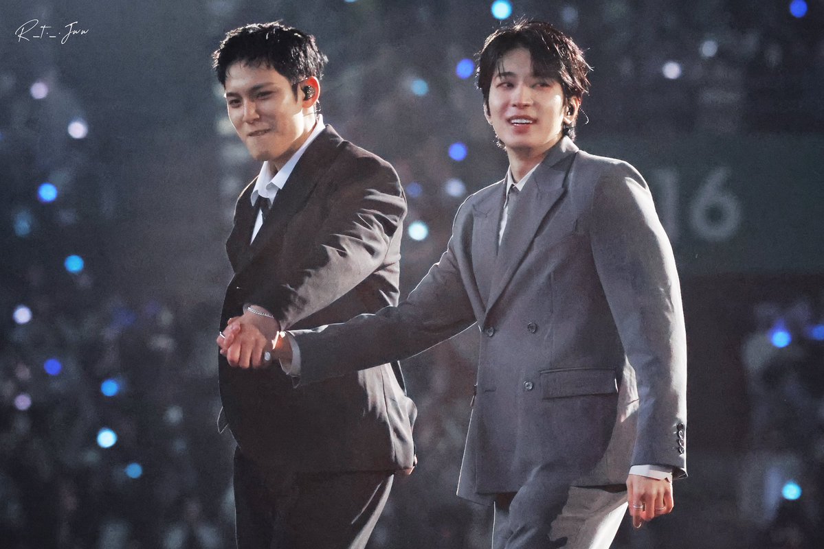 r_t._.jww🐈‍⬛🐈‍⬛ tweet media