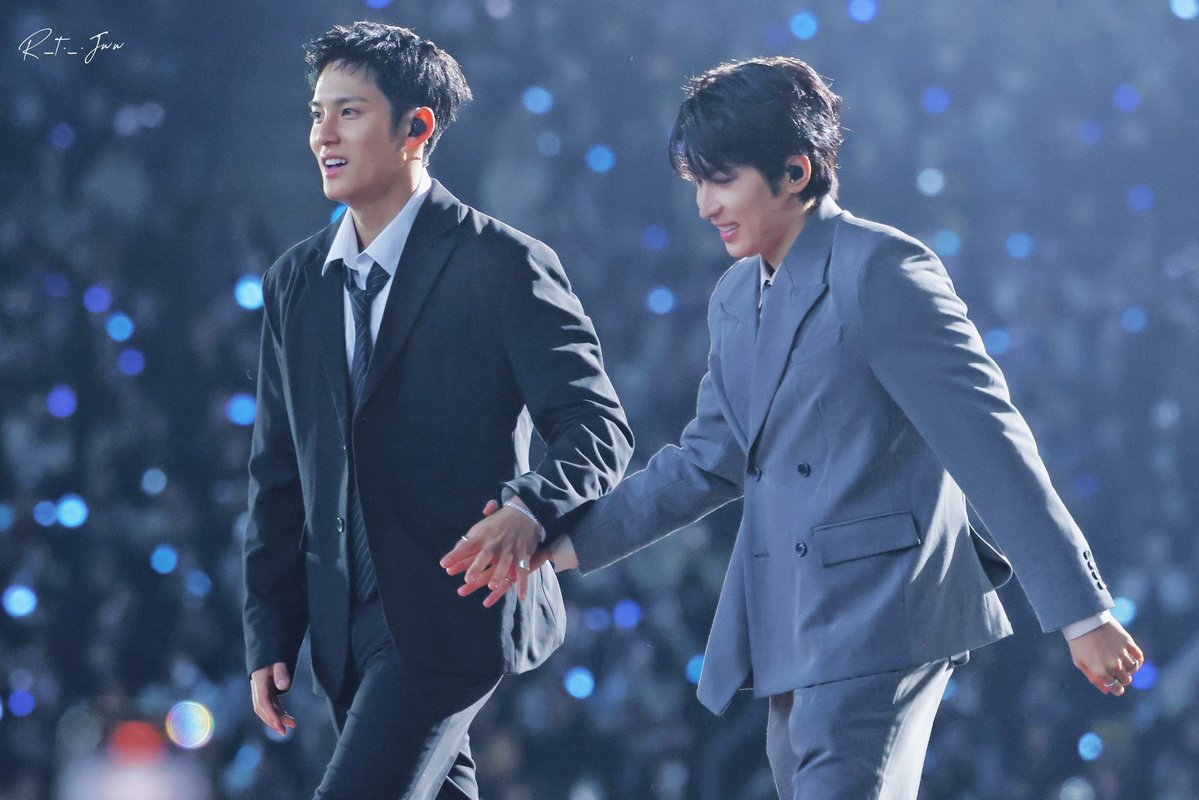 r_t._.jww🐈‍⬛🐈‍⬛ tweet media