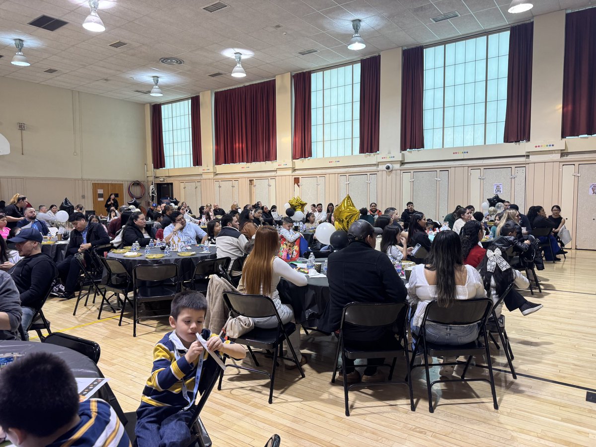 EDETIGERS's tweet photo. Celebrating our Multilingual Learners at NDE! 🐯✨

“Being multilingual is a superpower—carrying many voices and cultures into every space.”

Thank you to Dr. Carlton &amp; our Dover ESL team for a meaningful night. Proud of our Tigers! #EDEPride @LJaime13 @north_dover https://t.co/FVyLT5Fdbo