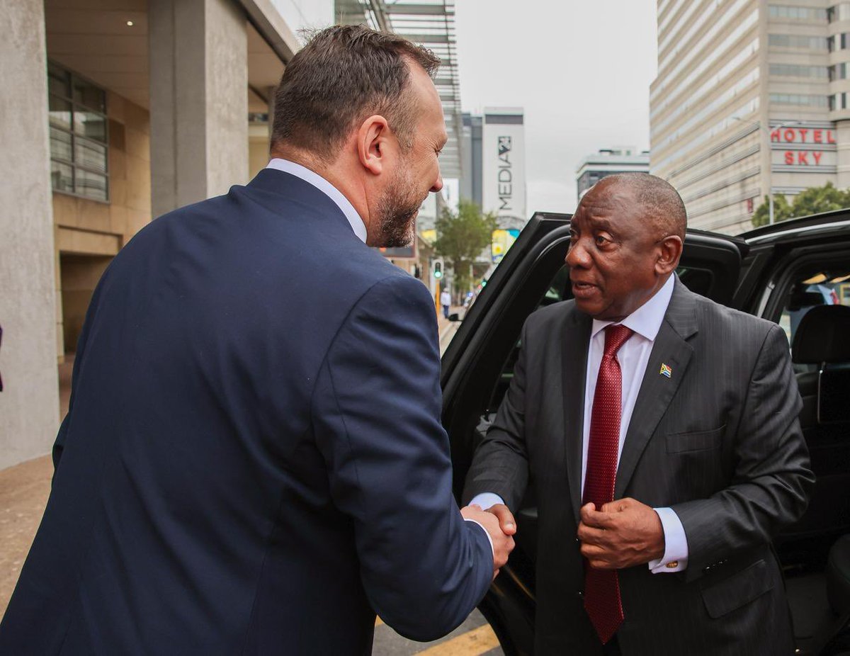 Rieb van Janbeeck tweet media