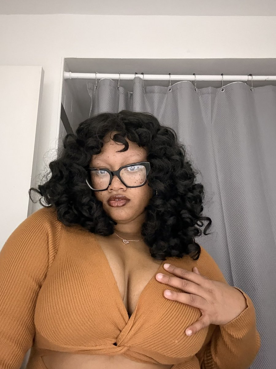 kari’s #1 fan • momo ⊙⊝⊜ ⁷ 🪭 tweet media