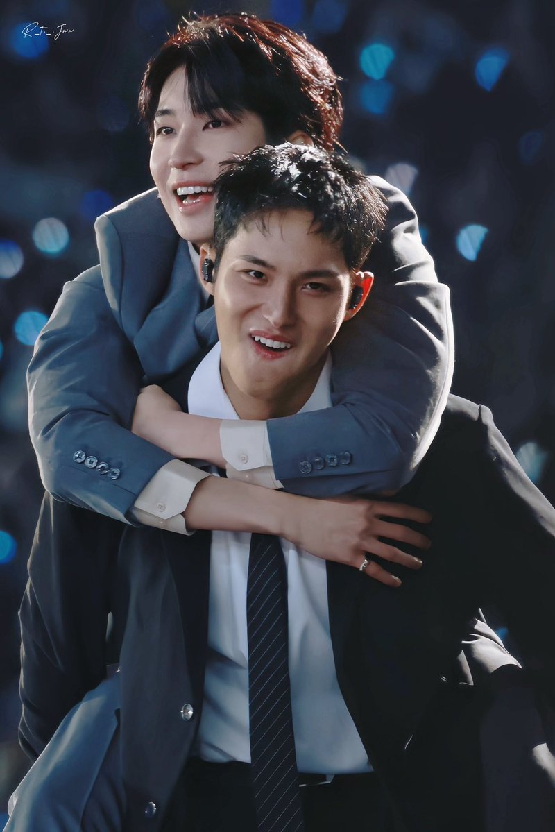 r_t._.jww🐈‍⬛🐈‍⬛ tweet media