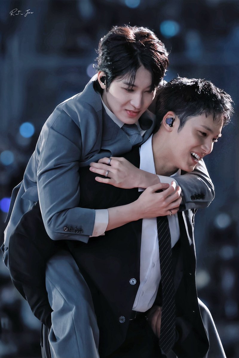 r_t._.jww🐈‍⬛🐈‍⬛ tweet media