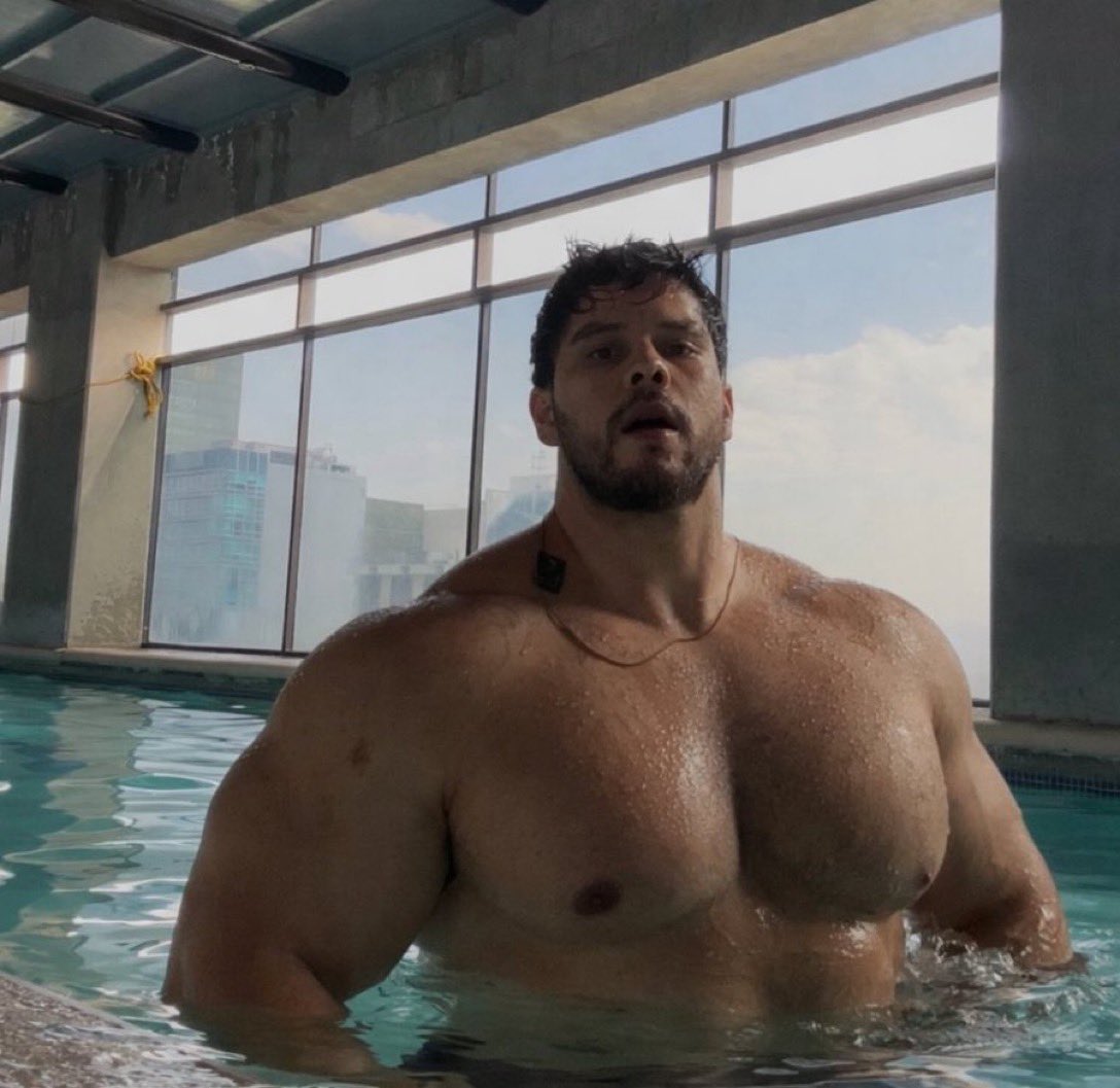 bomdidahm's tweet photo. He didn’t know the pool had growing properties, but he made sure to make the most of it…

#musclegrowth #musclemorph #musclegrowthai https://t.co/I87Wf2G1Od