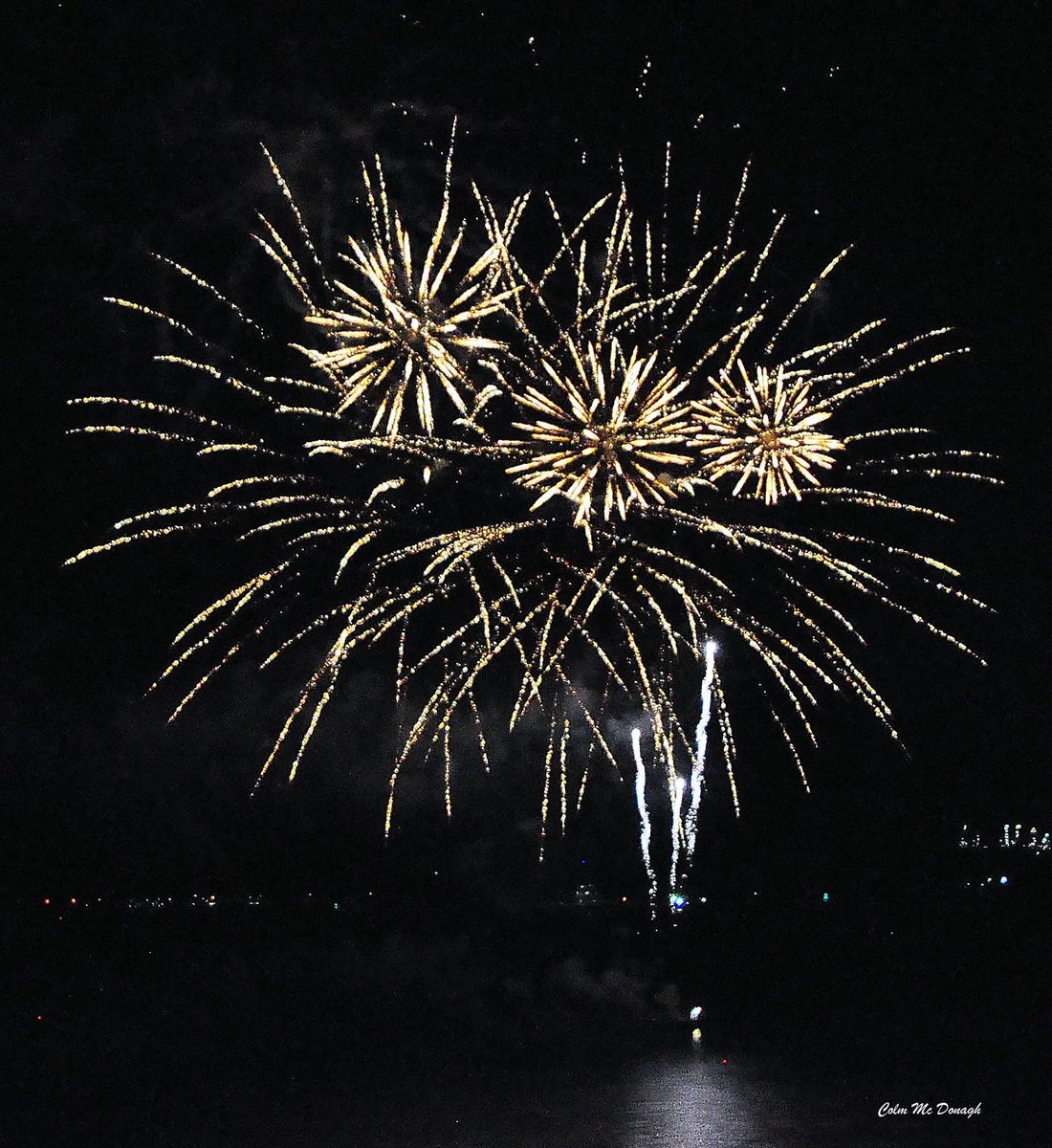 ThisIsIreland3's tweet image. Fireworks to end Cobh's St. Patrick's Day Parade and Festival 🎆🎇 

📍Cobh, East Cork-Ireland 🇮🇪 

📸 Cobh2026 (FB) 

#Cork #Fireworks #Cobh #Ireland #Stpatricksday #Eastcork