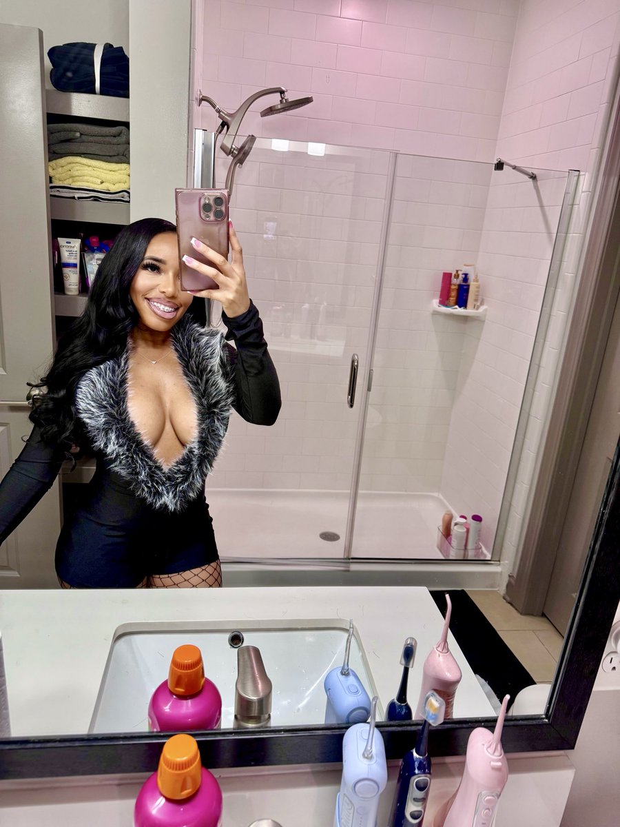 ItsSTILLSummer tweet media