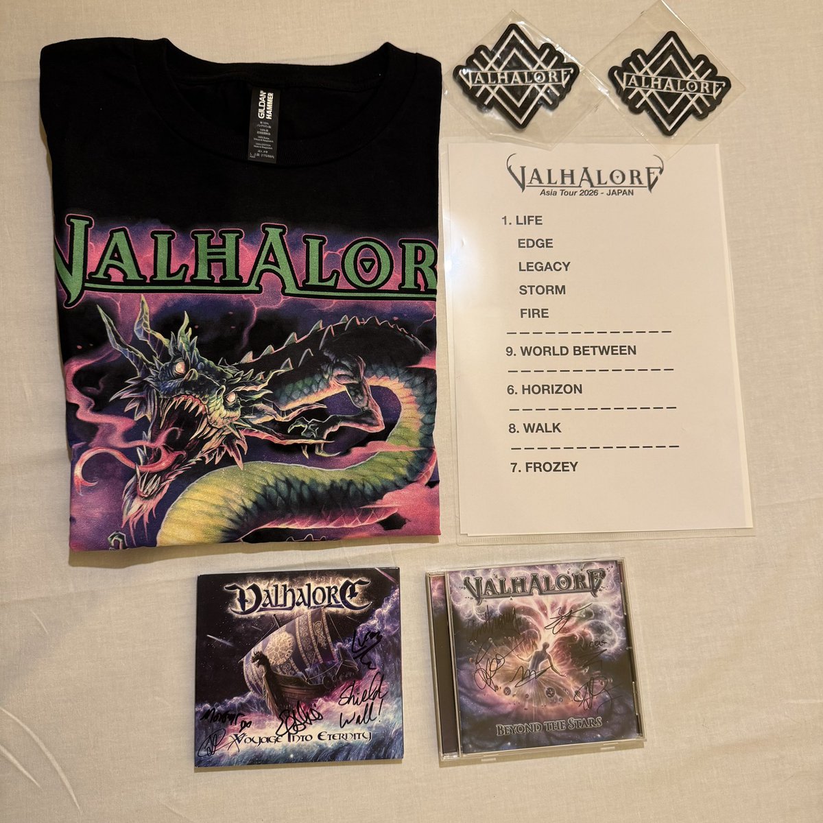 geckometal's tweet photo. 8年ぶりにValhaloreを観測してきました。
彼らを観るためにPMHに参加したと言っても過言では無い…!
最前でこれでもかと叫びまくってたので終演後メンバー全員からシンガロングし過ぎと笑われてしまい、セトリを緊急配布される😇
#Valhalore https://t.co/nYfZYDw4pd