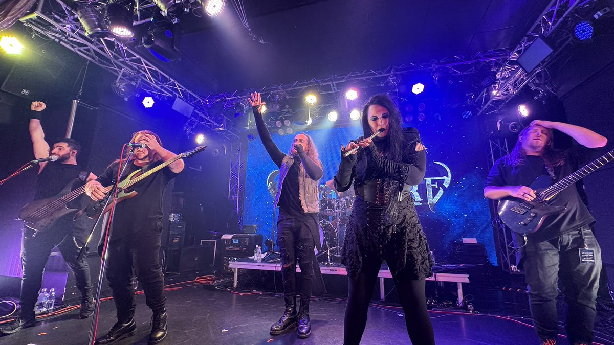 geckometal's tweet photo. 8年ぶりにValhaloreを観測してきました。
彼らを観るためにPMHに参加したと言っても過言では無い…!
最前でこれでもかと叫びまくってたので終演後メンバー全員からシンガロングし過ぎと笑われてしまい、セトリを緊急配布される😇
#Valhalore https://t.co/nYfZYDw4pd
