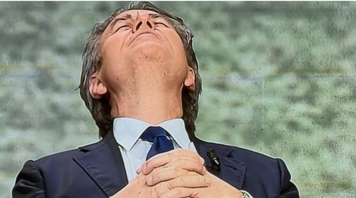 StronzaSelvagg1's tweet image. La #Vagli non deve ridere .. le faccine le fa solo l’onnipresente  #ore14sera