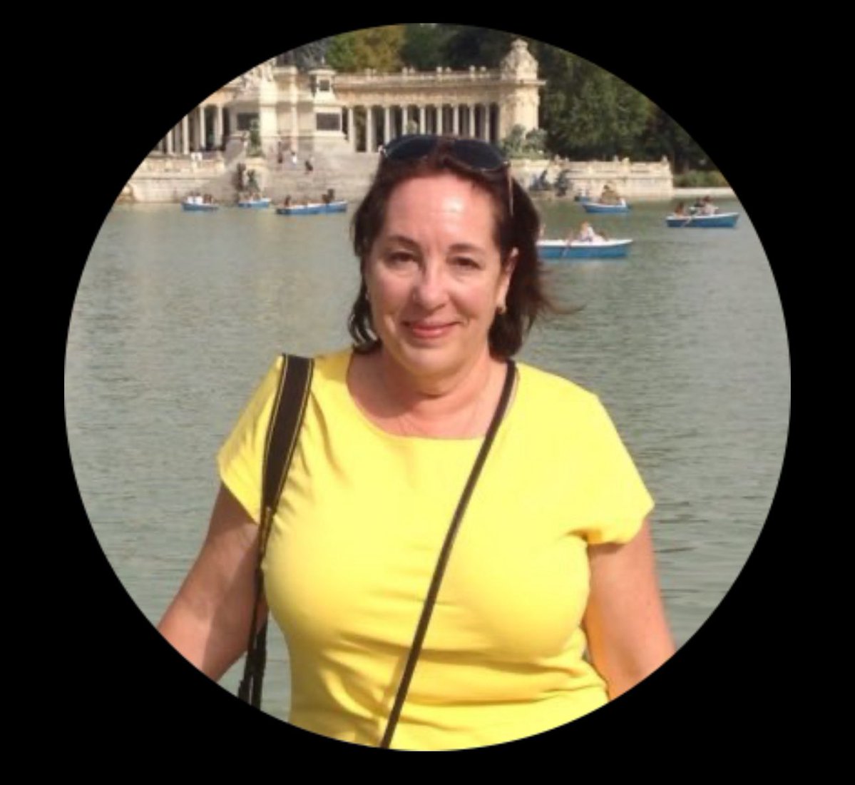 Leonarda Jonie tweet media