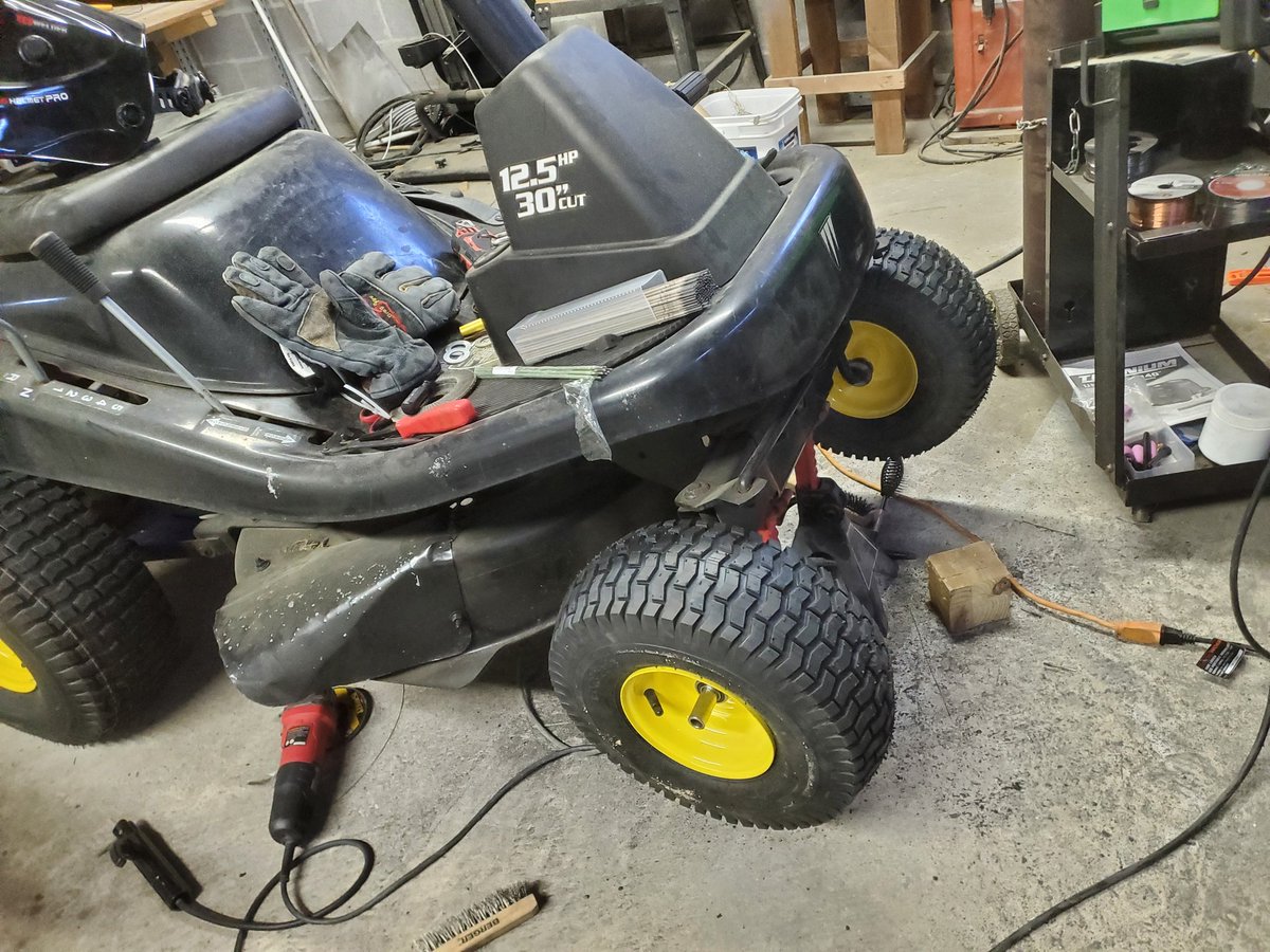 R3DN1N3's tweet photo. Retro fitting the tires on the old rider https://t.co/Cfwby8GInN