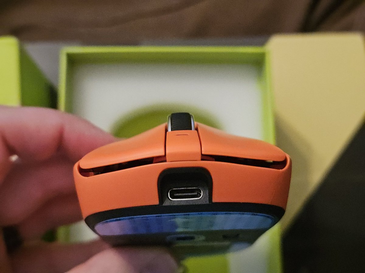 MouseCast tweet media