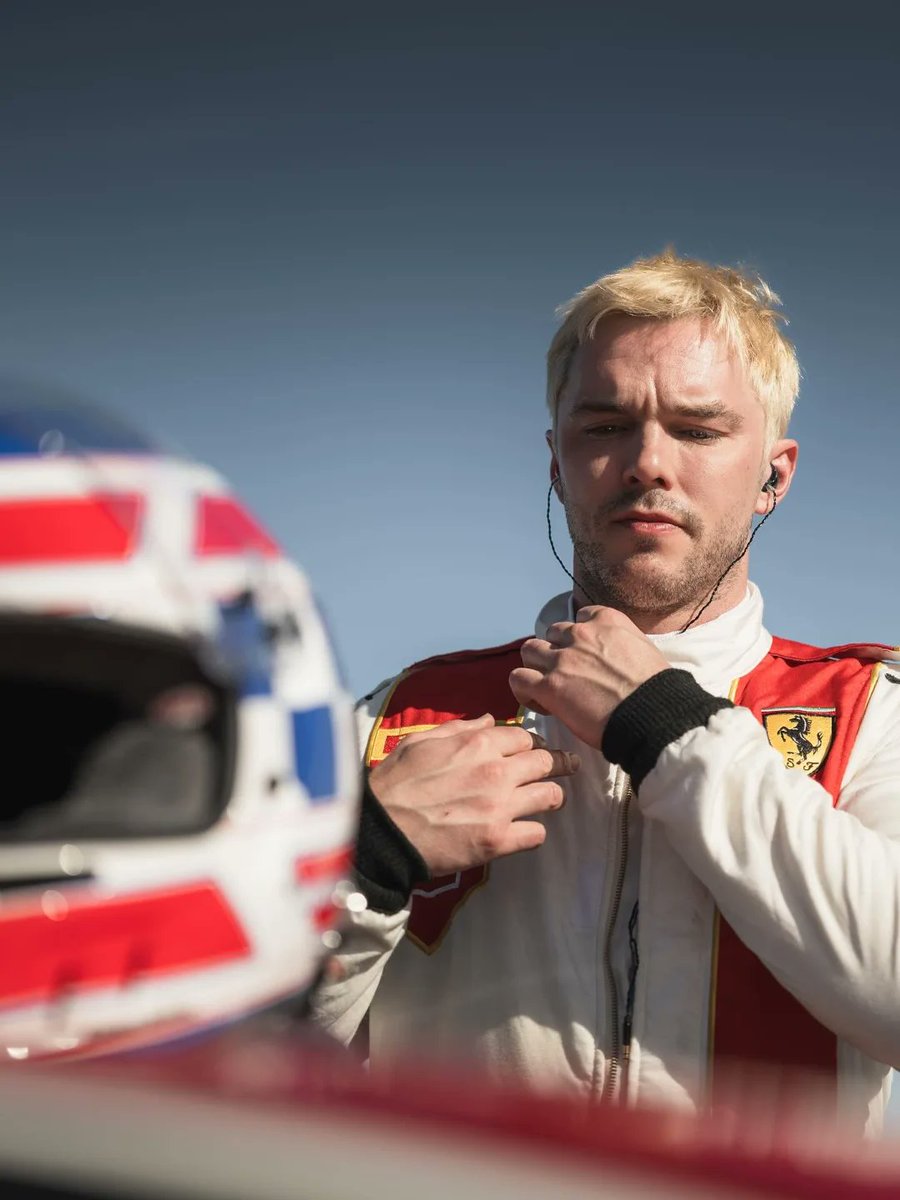 Kang HaNeul ☘ ✩ Nicholas Hoult ✩ tweet media