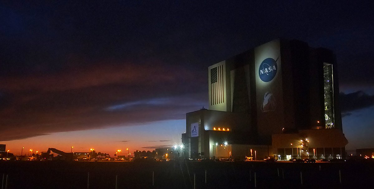 fodzilla1's tweet image. #artemis and the #sls tucked away in the, vehical assembly building awaiting the 3 and a half mile journey to #launchcomplex39