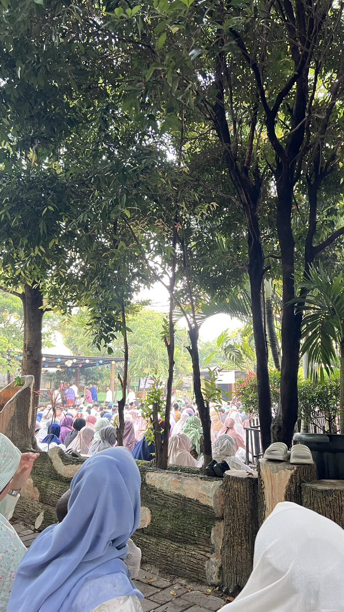 banyeol's tweet photo. @muhammadiyah @rinprn7 happy eid mubarak✨ https://t.co/NyDO3B0Njy