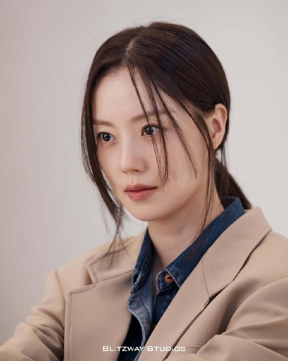I can't believe it's been 1 year since Chae Won joined Blitzway,  but Blitzway still didn't get her any new acting projects ??? Seriously??? It's such a waste for her talent 😮‍💨 I hope we can get a new one soon pls Blitzway.....