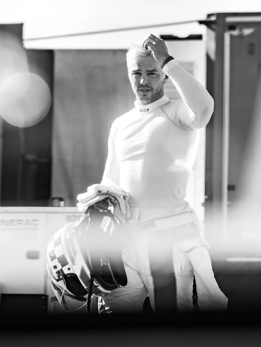 Kang HaNeul ☘ ✩ Nicholas Hoult ✩ tweet media