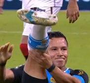 abreiztips's tweet photo. Me assusta o Marlon do Grêmio ter essa reação. Que isso. Parece que ralou o joelho só.

Dito isso: forças pra ele 🙏 https://t.co/XduoWMYrbJ