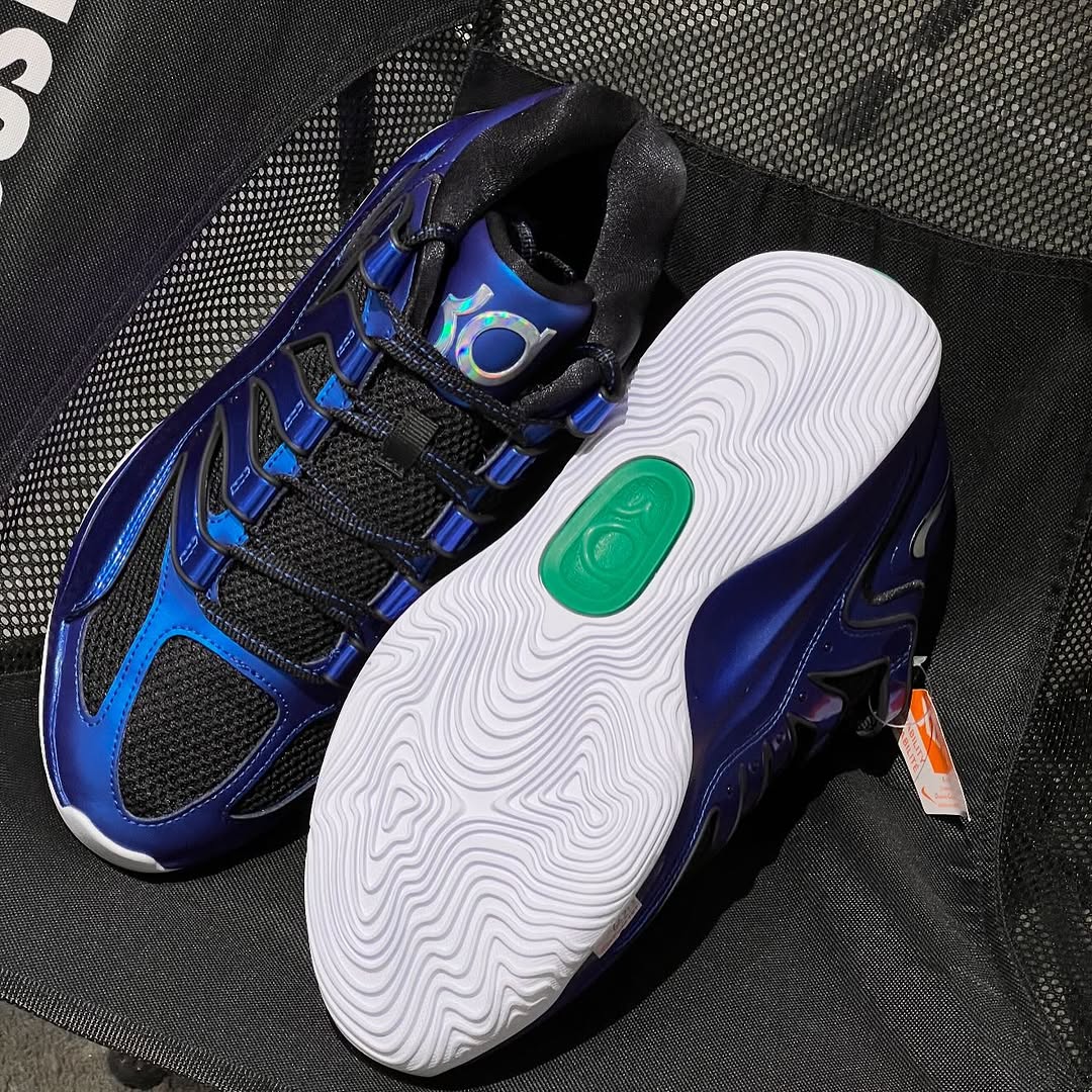 JustFreshKicks tweet media