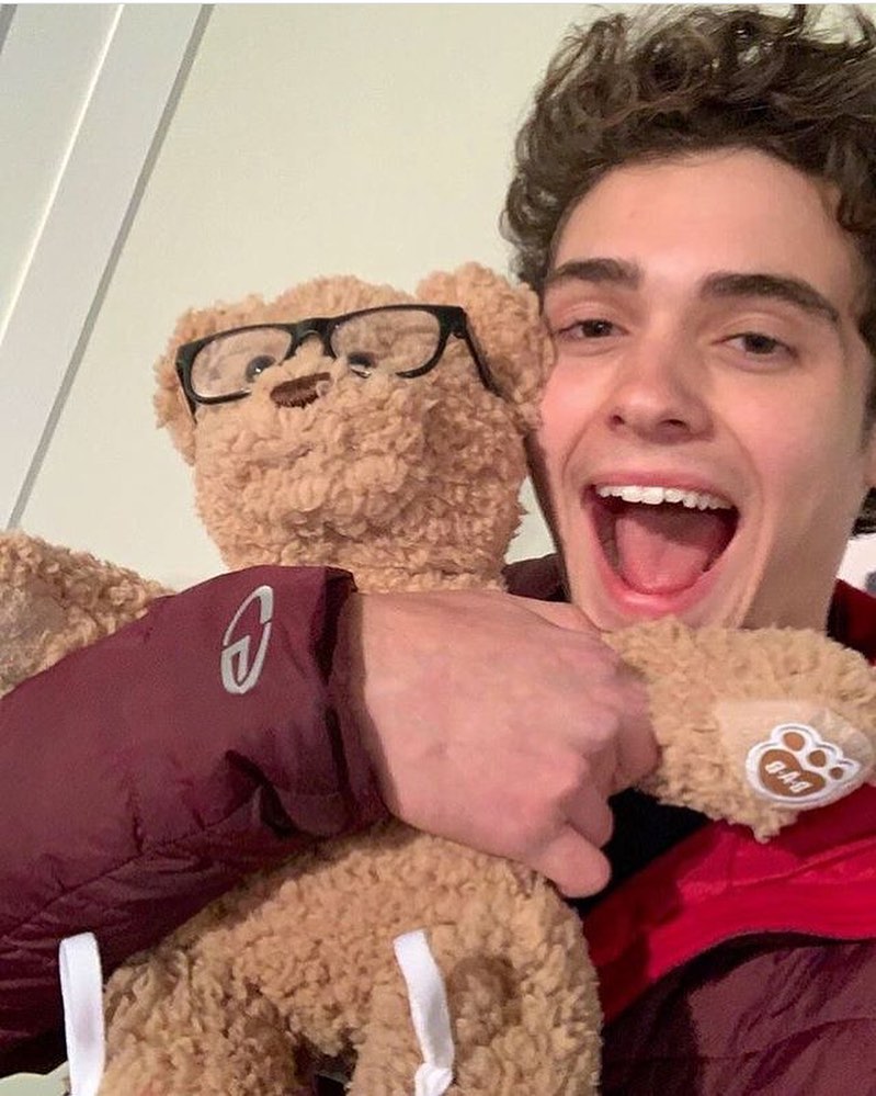 I’m live on TikTok! Come keep me and Franklin happy. 😛🧸 tiktok.com/@isaiahxsantos