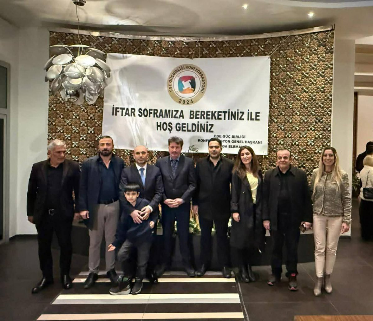 zeynepkanter's tweet photo. Ege’de dayanışma ve birlik ruhunu güçlendiren,
Ege Güç Birliği Konfederasyonu tarafından düzenlenen iftar sofrasına,
Ege Vanlılar Federasyonu olarak katıldık.

Nazik daveti ve misafirperverliği için  Konfederasyon Başkanı Sn. Tolga Eleman ve yönetimine teşekkür ederiz.
#Ramazan https://t.co/8LIoHB4o6e