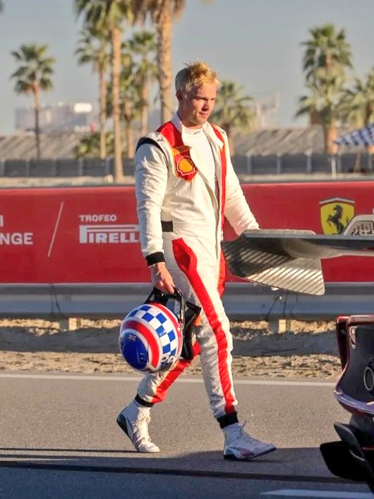 Kang HaNeul ☘ ✩ Nicholas Hoult ✩ tweet media