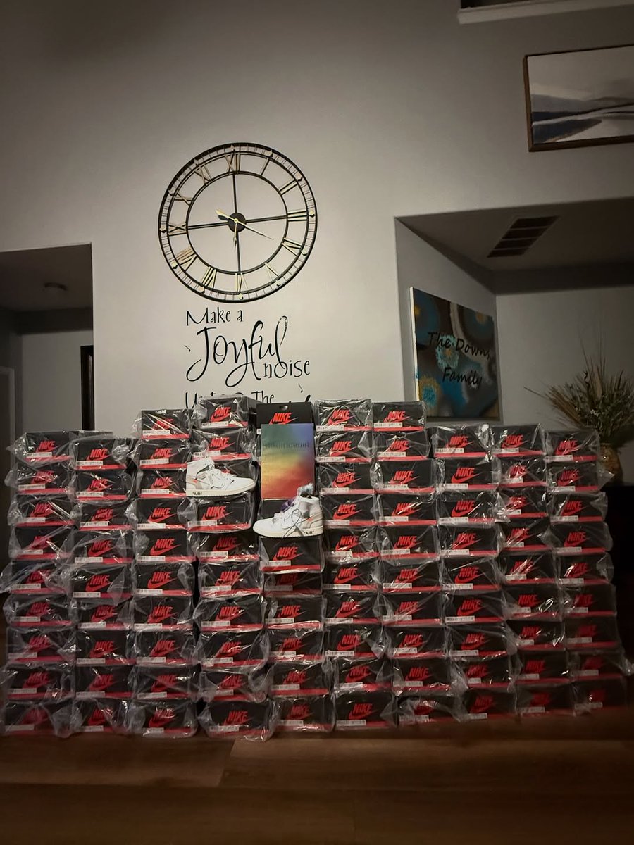 JustFreshKicks tweet media