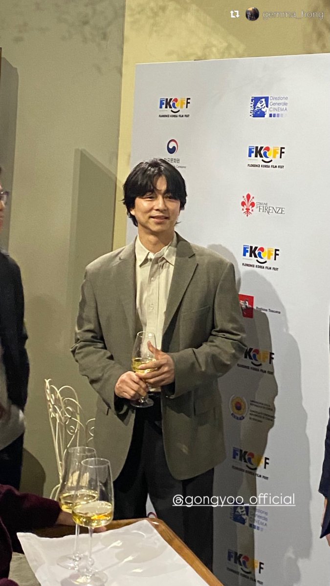 gongyoothailand's tweet photo. 260320 นักแสดง กงยู ในพิธีเปิดงานเทศกาลภาพยนตร์เกาหลีที่เมืองฟลอเรนซ์ (Florence Korea Film Fest)

งาน Florence Korea Film Fest 2026 ครั้งที่ 24 จัดขึ้นที่เมืองฟลอเรนซ์ ประเทศอิตาลี ระหว่างวันที่ 19-28 มีนาคม 2026 โดยปีนี้มี #กงยู เป็นแขกรับเชิญสุดพิเศษ ซึ่งภายในงานจะมีการฉายภาพยนตร์ย้อนหลังเพื่อเป็นเกียรติแก่ผลงานของเขาตลอด 15 ปี รวมถึงมีกิจกรรม Masterclass ให้แฟนๆ ได้ใกล้ชิดกับเขาในวันที่ 21 มีนาคมนี้ด้วยค่ะ

#gongyoo #ㅛ공유#fkff2026 #kdrama #filmfestival